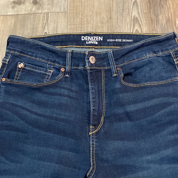 Denizen from Levi’s Dark Wash High Rise Skinny Jeans - Picture 2 of 7